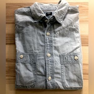 Uniqlo button up washed chambray shirt